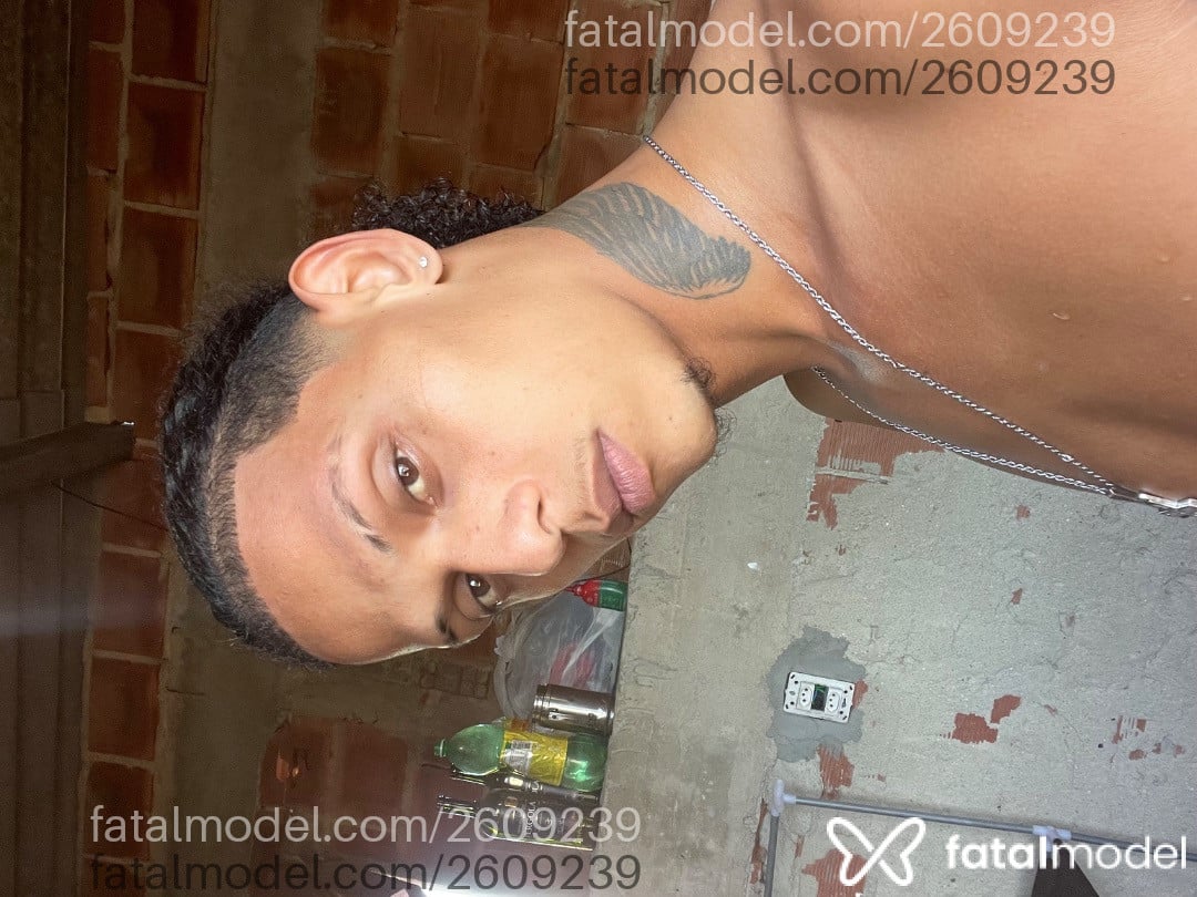 Acompanhante homem morena (o) de olhos castanhos - Oruamator Acompanhante homem morena (o) de olhos castanhos - Oruamator