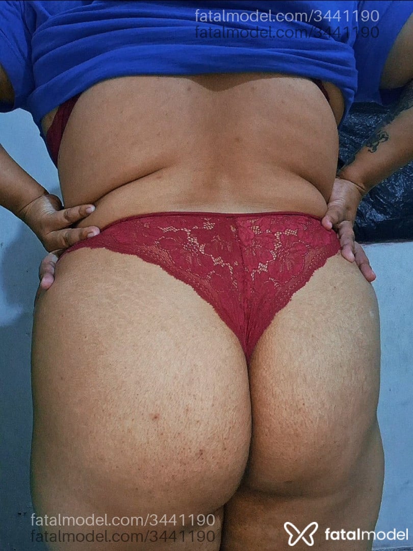 Acompanhante mulher com cabelo colorido de olhos castanhos - Juh Lima