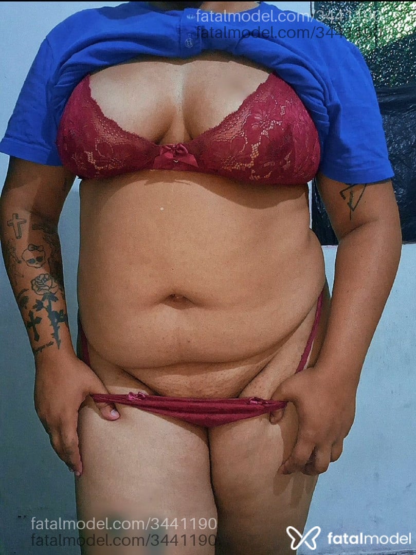 Acompanhante mulher com cabelo colorido de olhos castanhos - Juh Lima