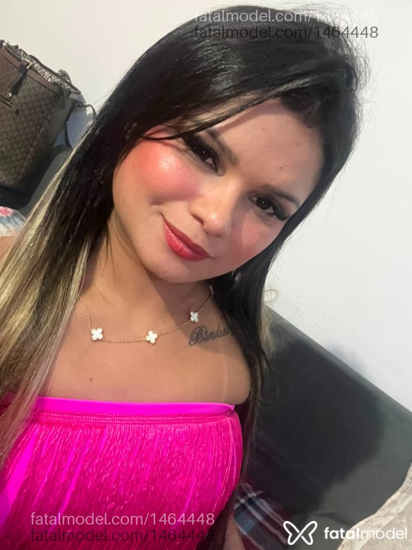 Acompanhante mulher loira (o) de olhos pretos - Rebecca