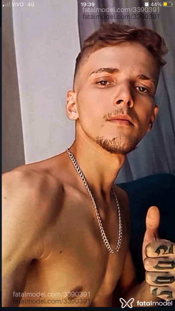 Acompanhante homem loira (o) de olhos verdes - Nerro