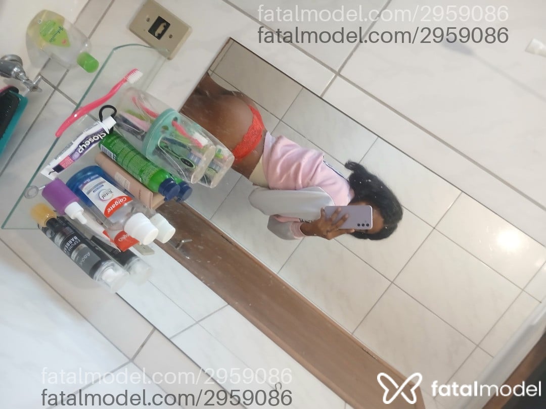 Acompanhante mulher morena (o) de olhos castanhos - Mohana