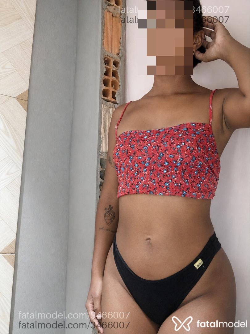 Acompanhante mulher morena (o) de olhos pretos - Brena