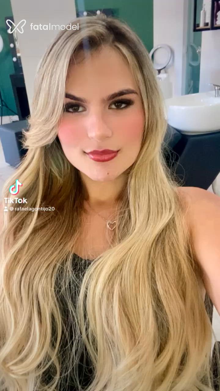 Acompanhante mulher trans loira (o) de olhos castanhos - Angel