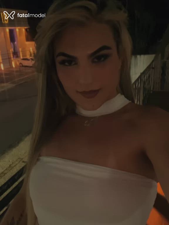 Acompanhante mulher trans loira (o) de olhos castanhos - Angel