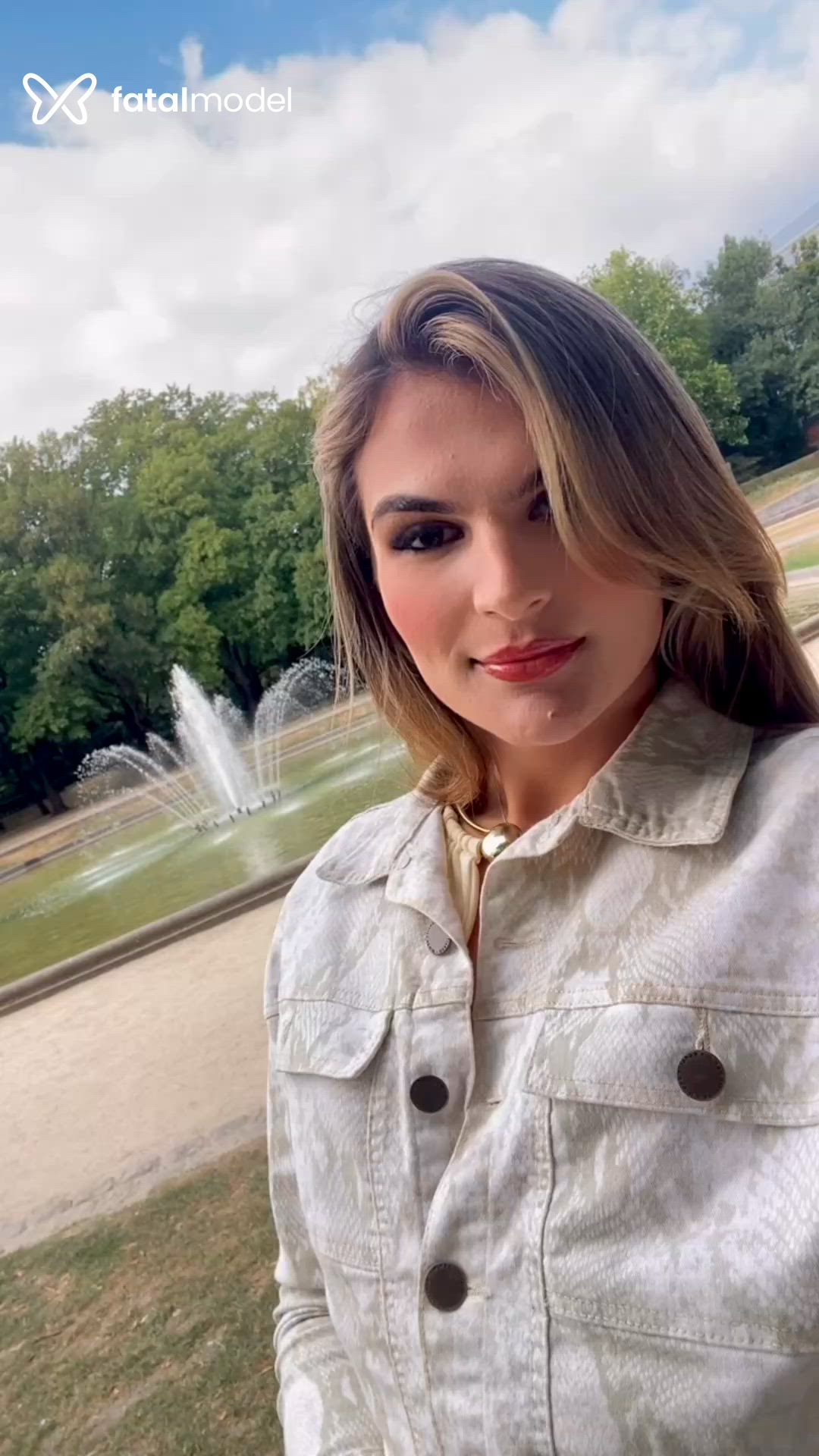 Acompanhante mulher trans loira (o) de olhos castanhos - Angel