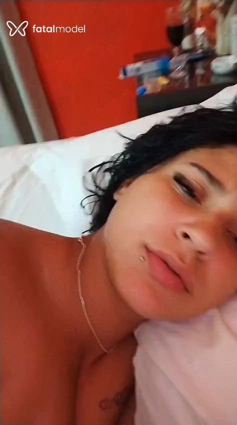 Acompanhante mulher loira (o) de olhos castanhos - Loratrocadecasal