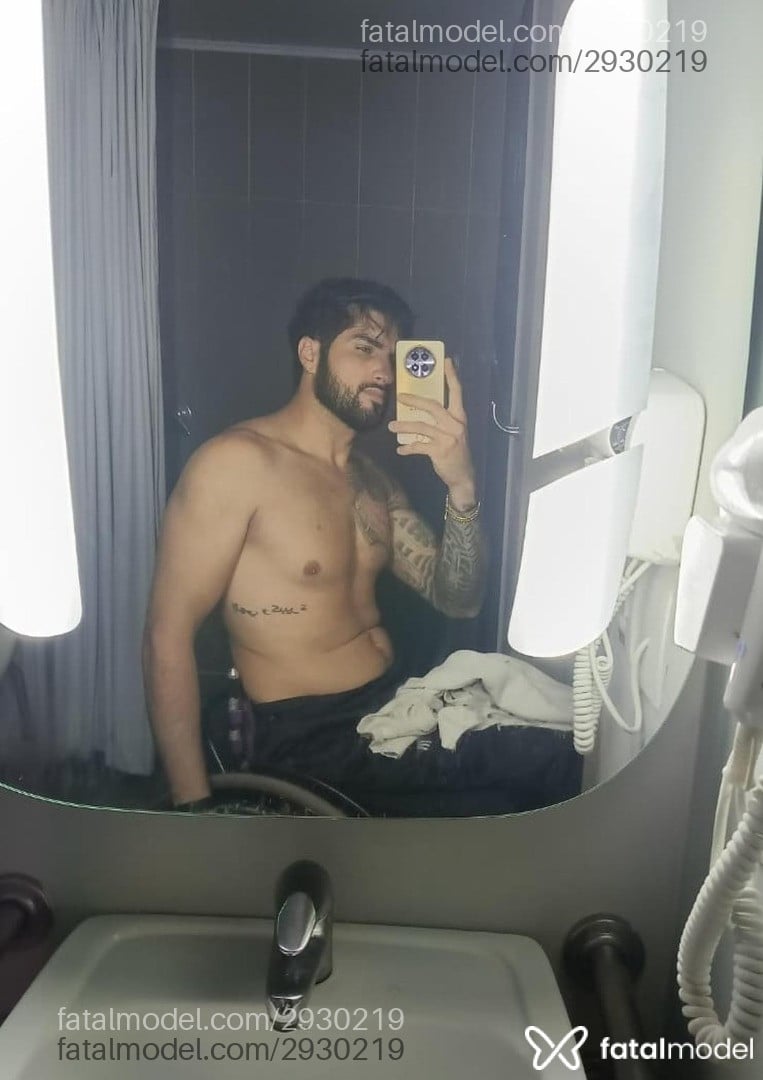 Acompanhante homem morena (o) de olhos mel - Hassan
