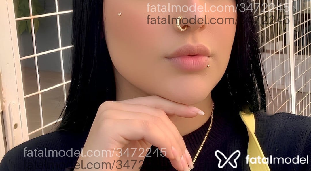 Acompanhante mulher com cabelo castanho de olhos mel - Manuzinha