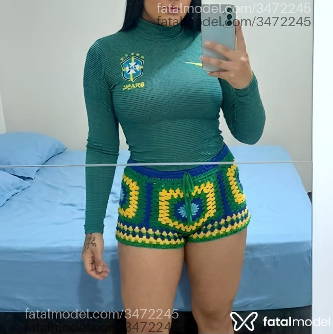 Acompanhante mulher com cabelo castanho de olhos mel - Manuzinha