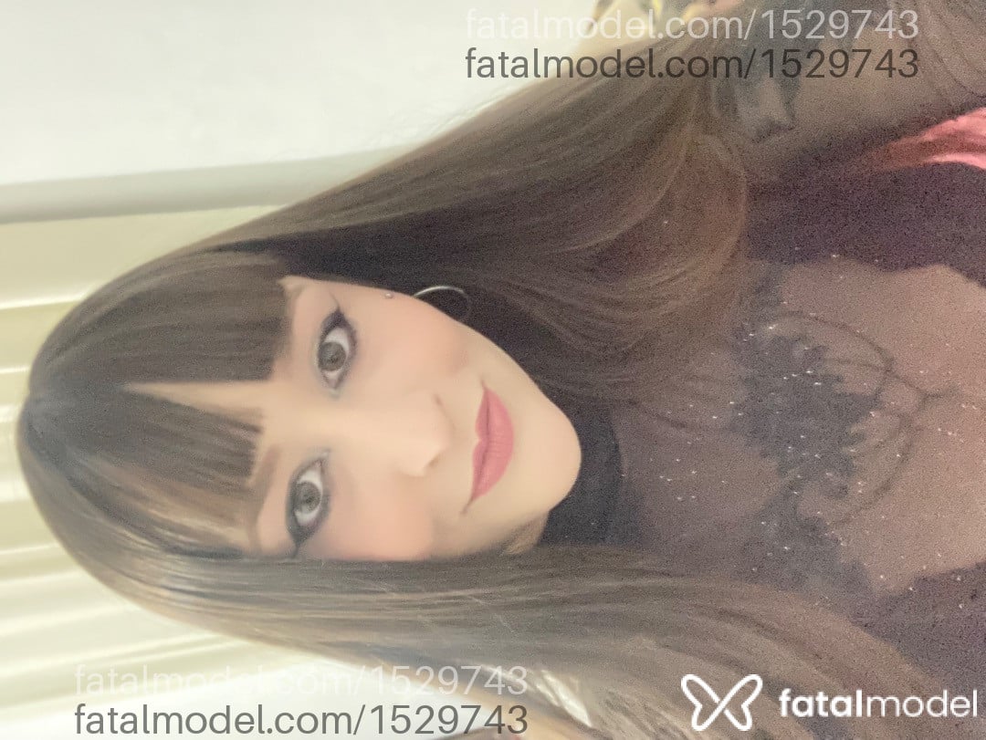 Acompanhante mulher com cabelo castanho de olhos verdes - Cecy Acompanhante mulher com cabelo castanho de olhos verdes - Cecy