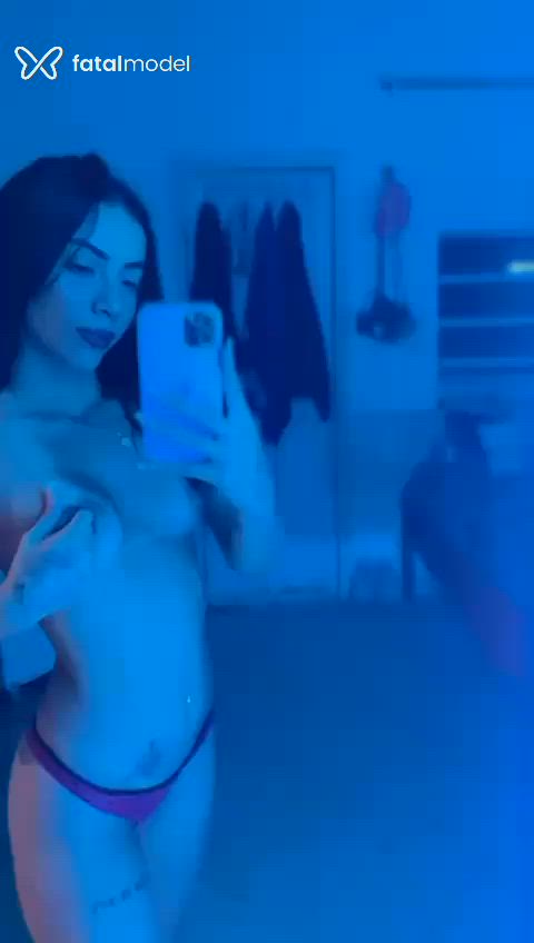 Acompanhante mulher com cabelo castanho de olhos verdes - Nicoly Beatriz