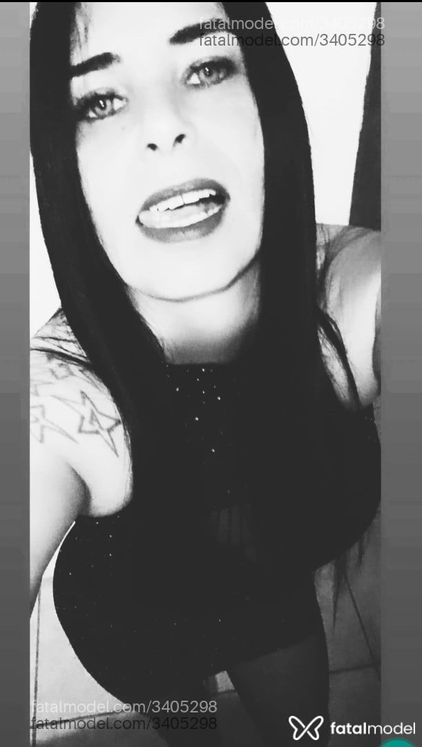 Acompanhante mulher morena (o) de olhos verdes - Docepaixao