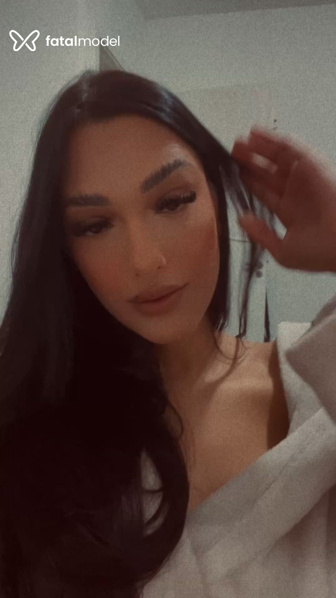 Acompanhante mulher trans morena (o) de olhos pretos - Martina