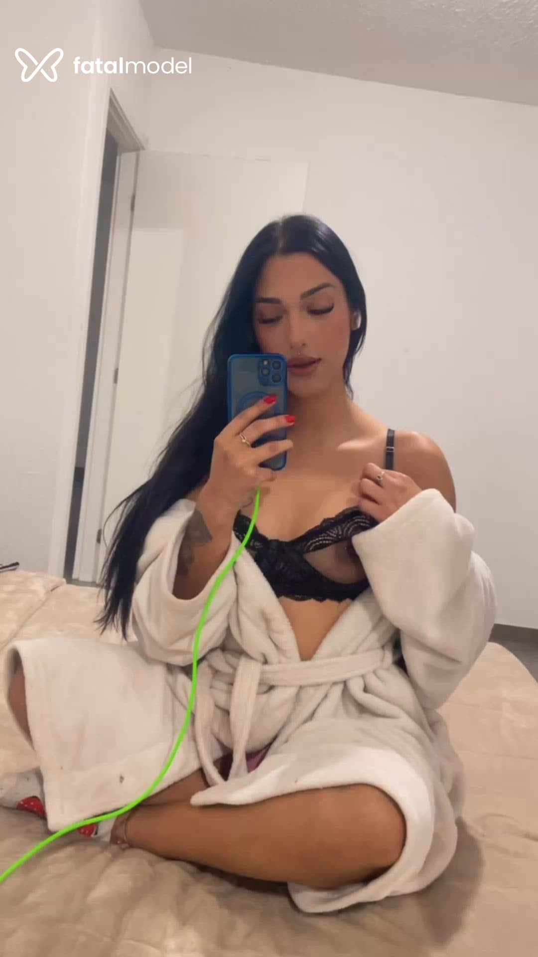Acompanhante mulher trans morena (o) de olhos pretos - Martina