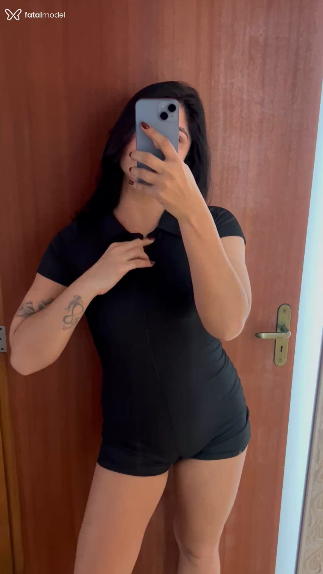 Acompanhante mulher com cabelo castanho de olhos castanhos em Florianópolis Acompanhante mulher com cabelo castanho de olhos castanhos em Florianópolis - Larissa