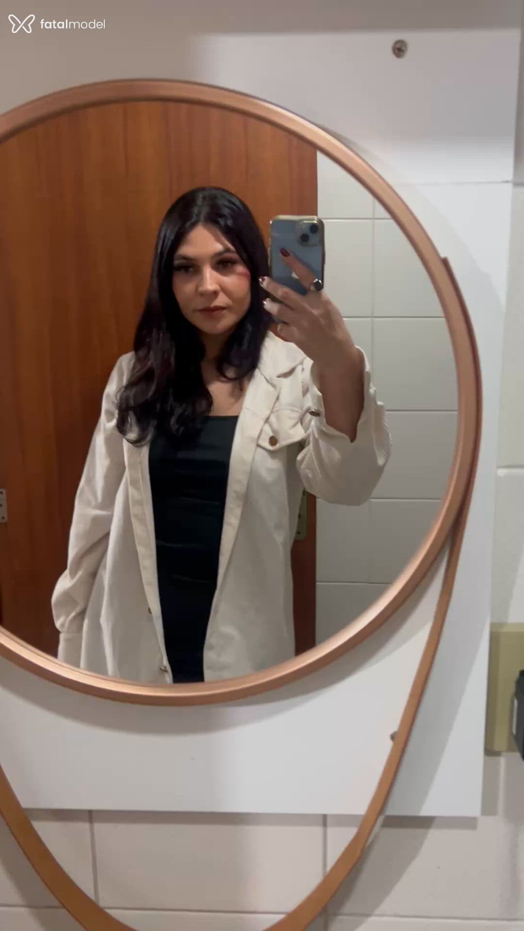 Acompanhante mulher com cabelo castanho de olhos castanhos em Florianópolis Acompanhante mulher com cabelo castanho de olhos castanhos em Florianópolis - Larissa