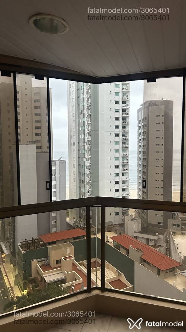 Acompanhante mulher com cabelo castanho de olhos castanhos em Balneário Camboriú - Larissa