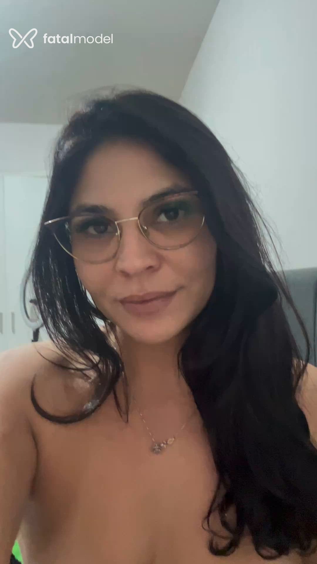 Acompanhante mulher com cabelo castanho de olhos castanhos em Florianópolis Acompanhante mulher com cabelo castanho de olhos castanhos em Florianópolis - Larissa