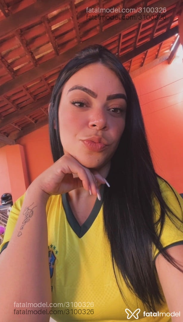 Acompanhante mulher morena (o) de olhos castanhos - Maya