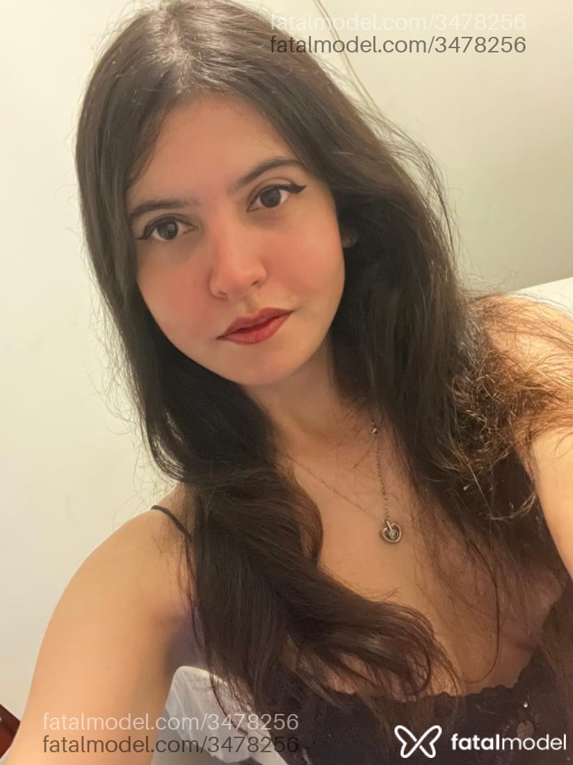 Acompanhante mulher trans com cabelo castanho de olhos castanhos - Julie