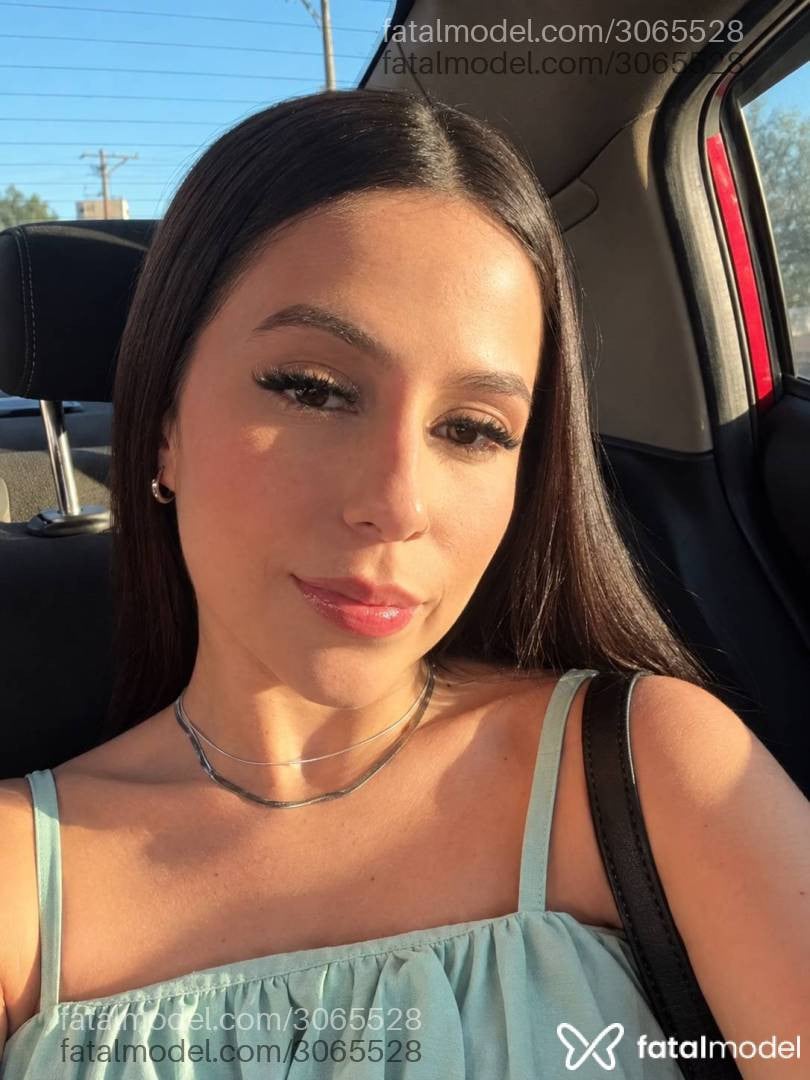 Acompanhante mulher morena (o) de olhos castanhos - Melissa