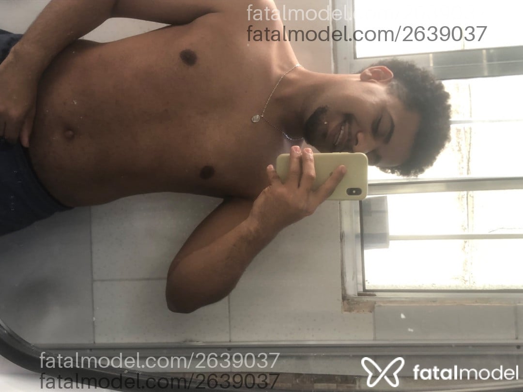 Acompanhante homem morena (o) de olhos pretos - Lorenzo