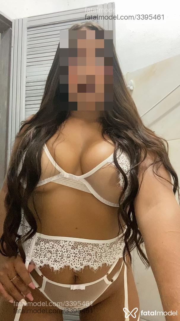 Acompanhante mulher morena (o) de olhos pretos - Yasmin