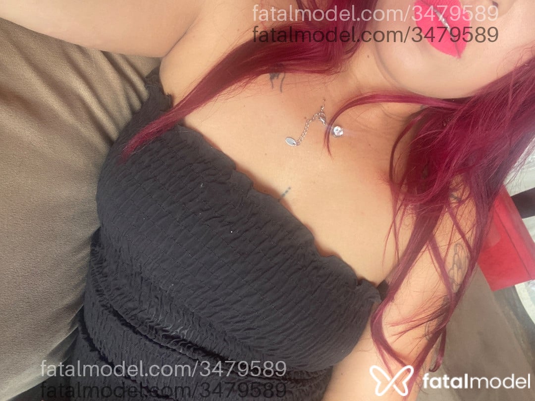 Acompanhante mulher ruiva (o) de olhos castanhos - Laura