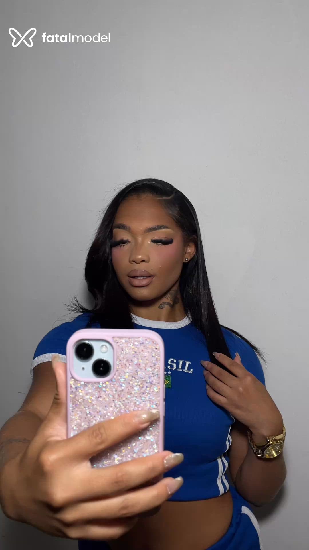 Acompanhante mulher com cabelo castanho de olhos pretos - Cleópatra Acompanhante mulher com cabelo castanho de olhos pretos - Cleópatra