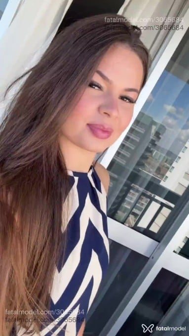 Acompanhante mulher com cabelo castanho de olhos castanhos em Brasília - Mavi Souza
