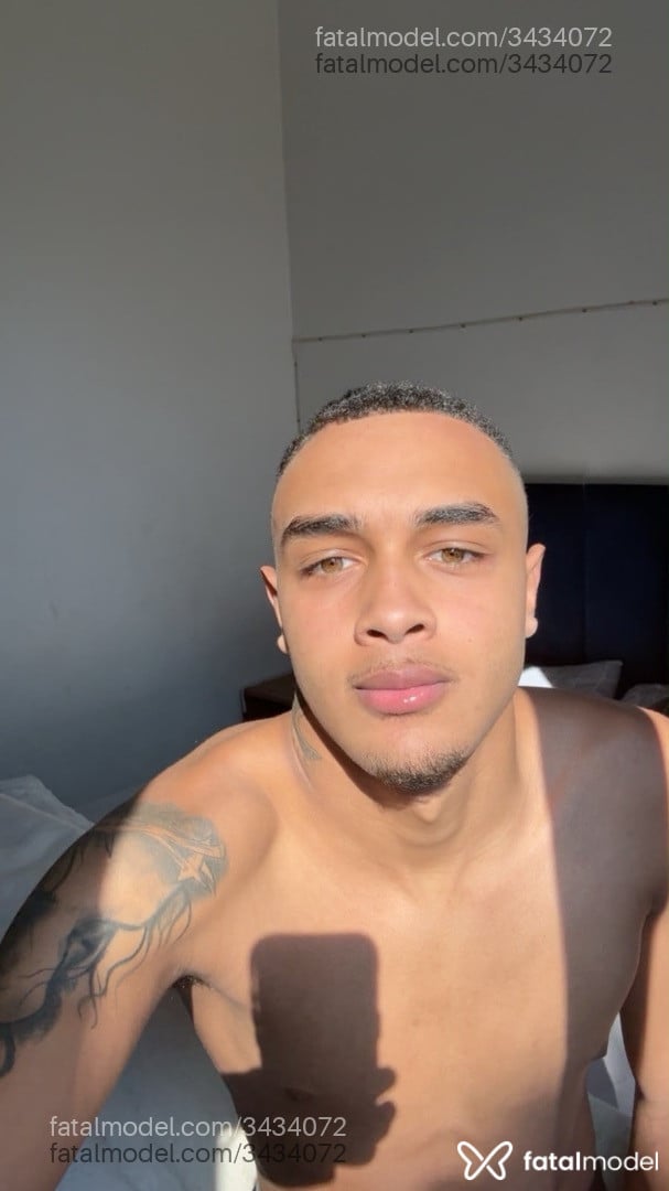 Acompanhante homem morena (o) de olhos verdes - Diego