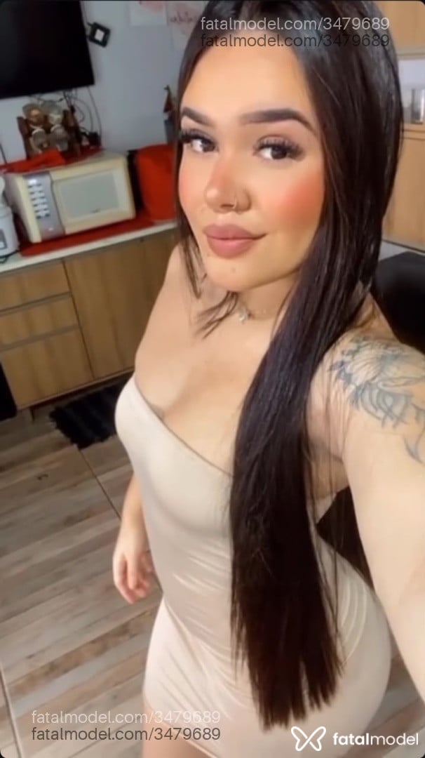 Acompanhante mulher morena (o) de olhos castanhos - Maya Bellini
