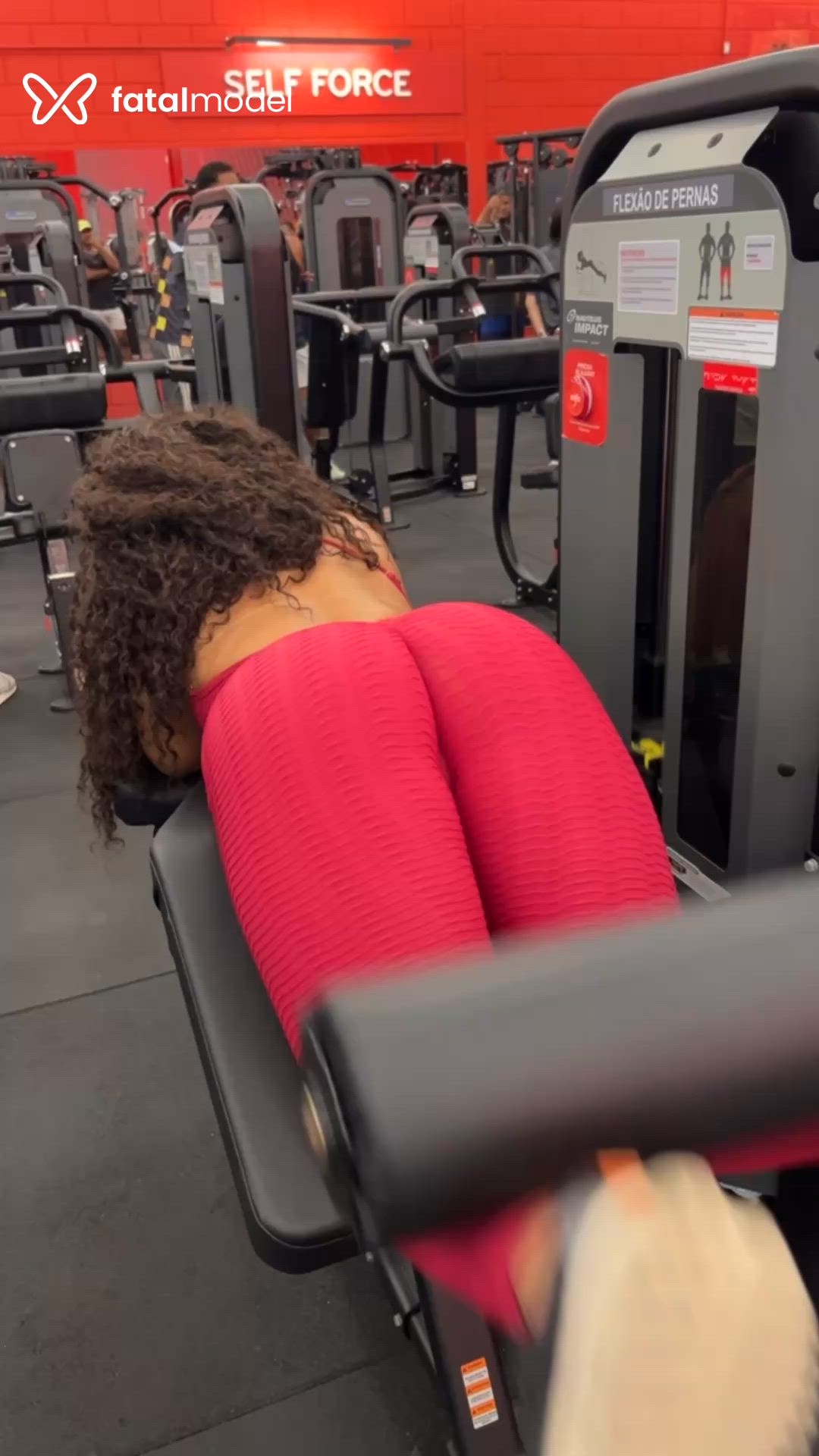 Acompanhante mulher morena (o) de olhos castanhos - Yasmin