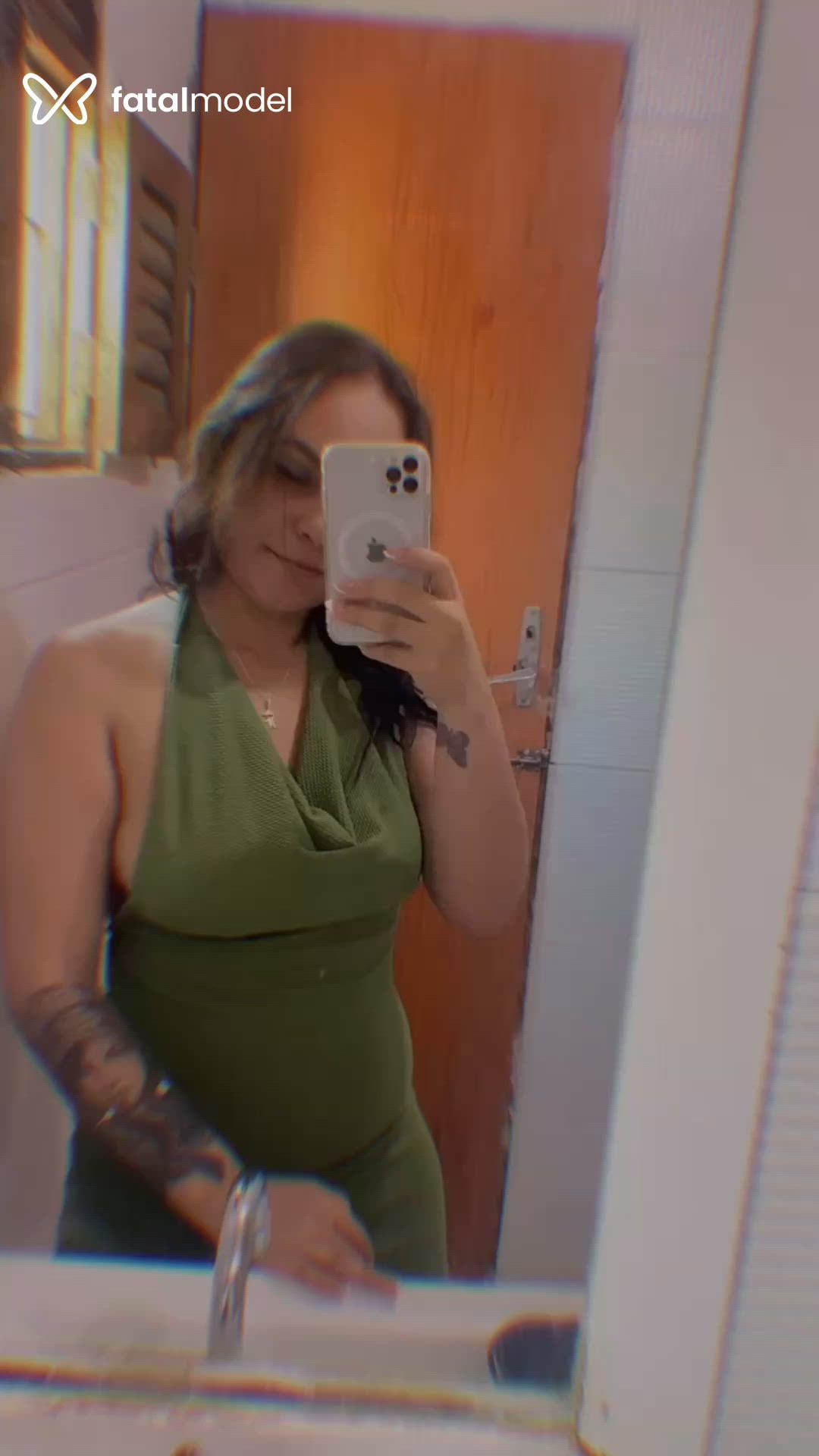 Acompanhante mulher morena (o) de olhos castanhos - Monica