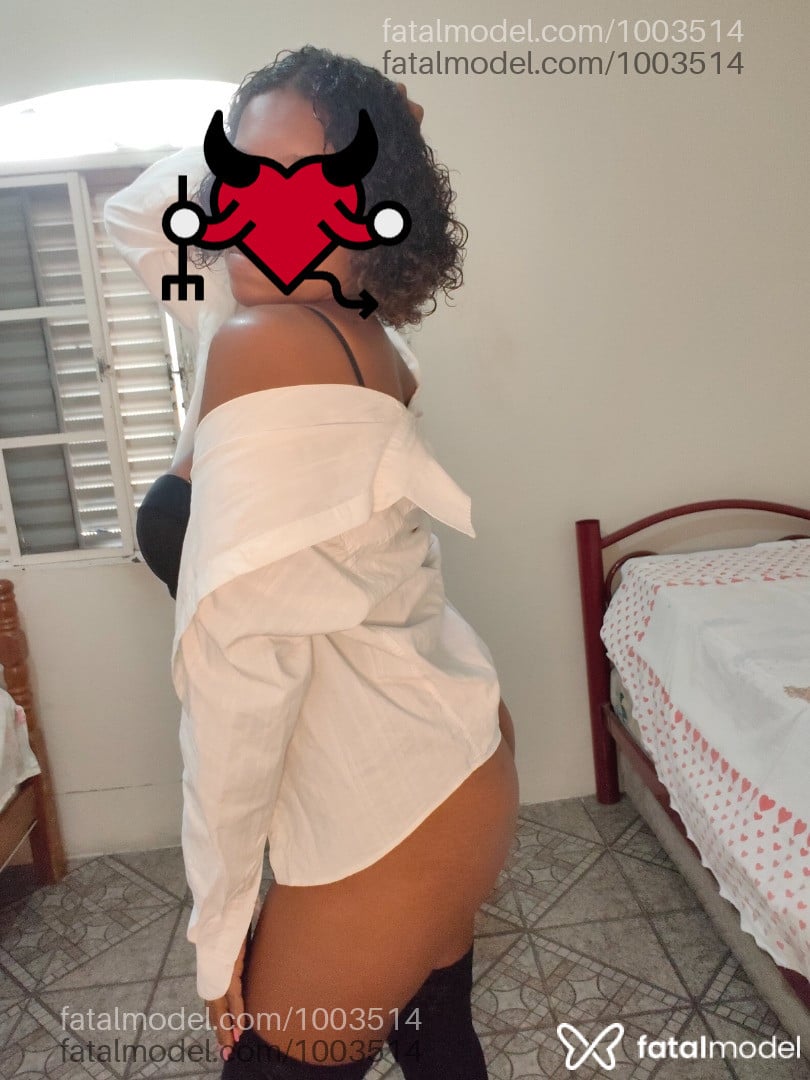 Acompanhante mulher morena (o) de olhos pretos - Karla