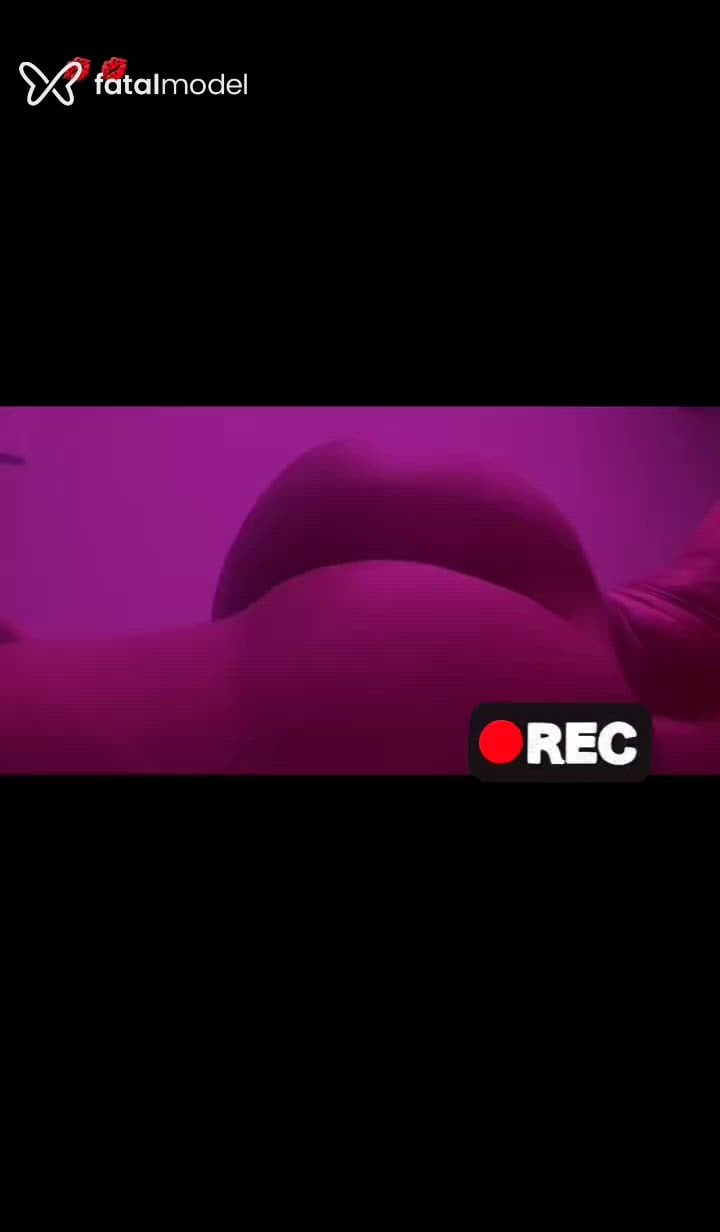 Acompanhante mulher loira (o) de olhos castanhos - Chloe