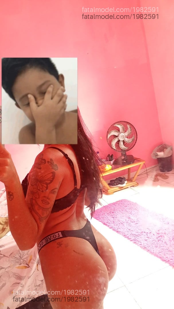 Acompanhante mulher com cabelo castanho de olhos castanhos - NICOLLE