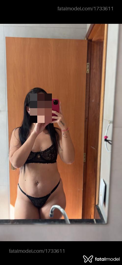 Acompanhante mulher morena (o) de olhos verdes - Ester