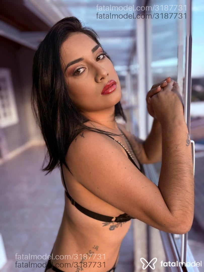Acompanhante mulher morena (o) de olhos castanhos - Letícia