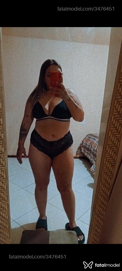 Acompanhante mulher com cabelo castanho de olhos castanhos - Lili Pitanguinha