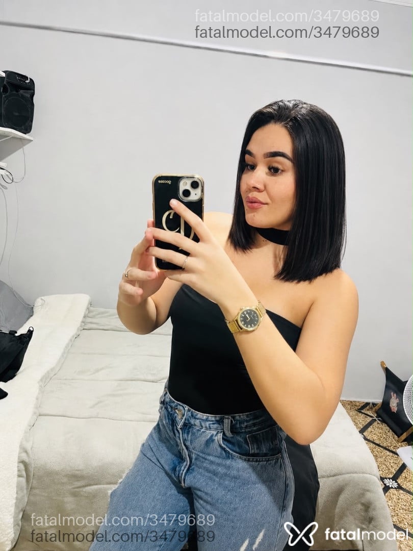 Acompanhante mulher morena (o) de olhos castanhos - Maya Bellini