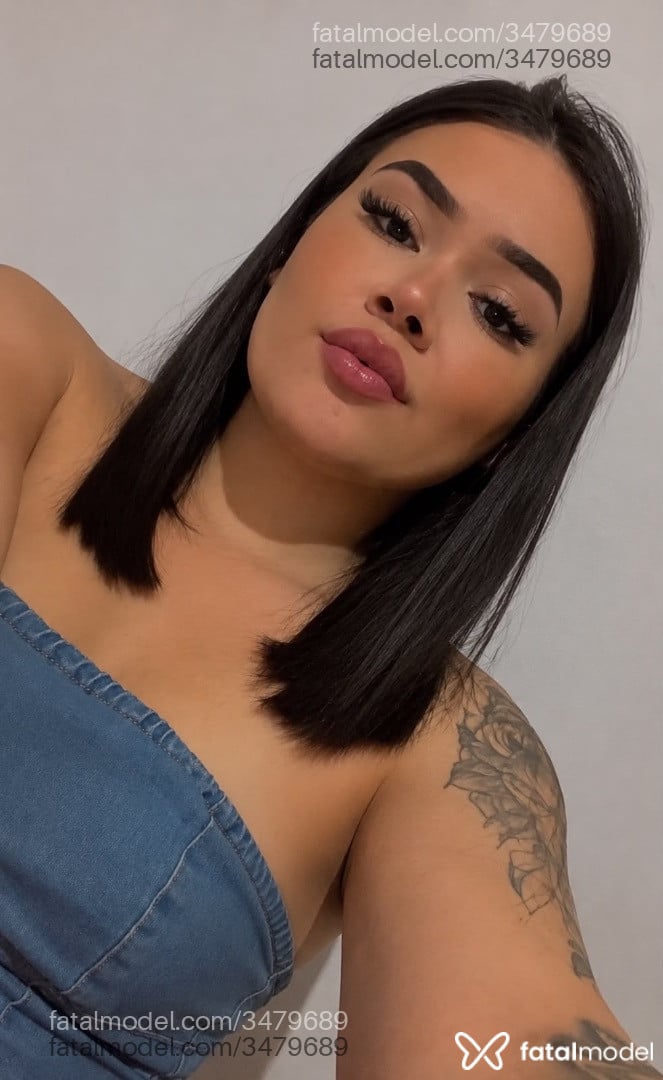 Acompanhante mulher morena (o) de olhos castanhos - Maya Bellini