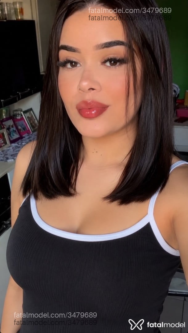 Acompanhante mulher morena (o) de olhos castanhos - Maya Bellini