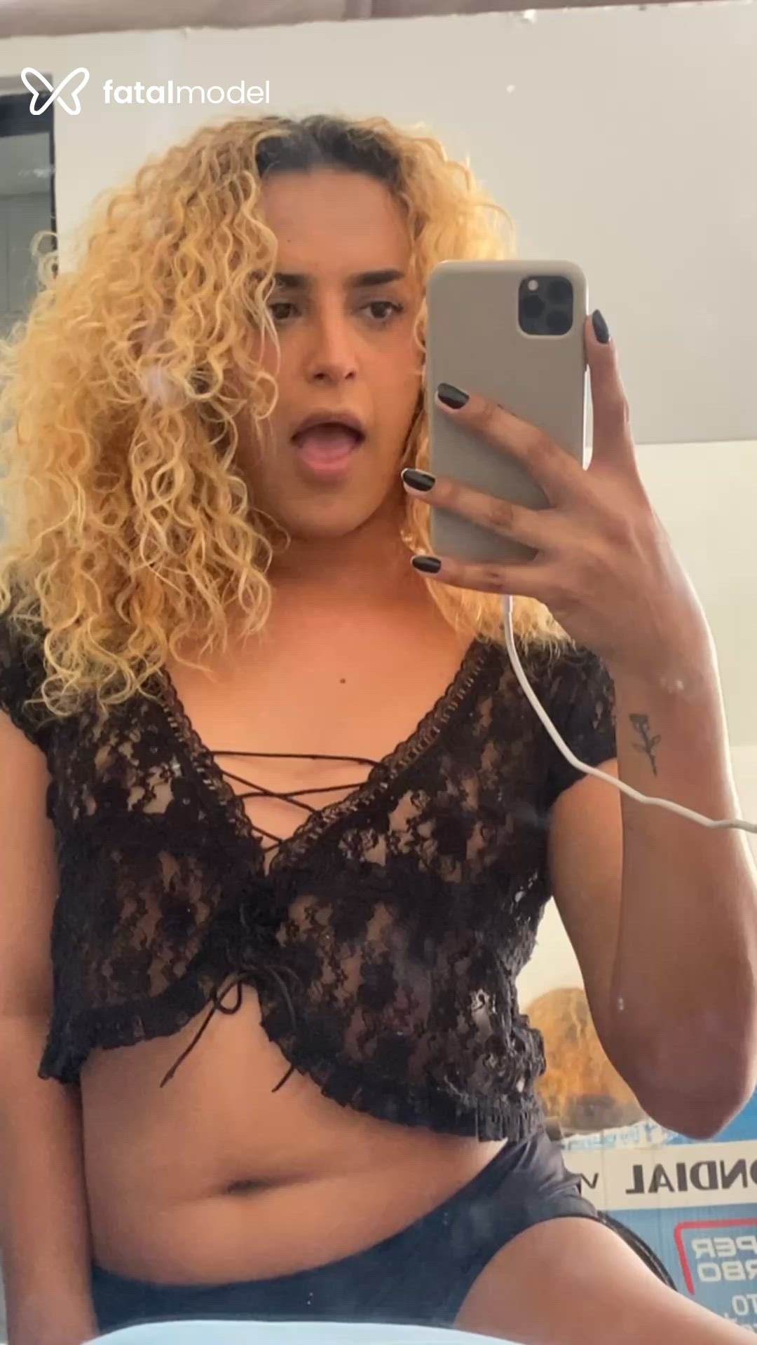 Acompanhante mulher trans com cabelo castanho de olhos castanhos - Valentina Acompanhante mulher trans com cabelo castanho de olhos castanhos - Valentina