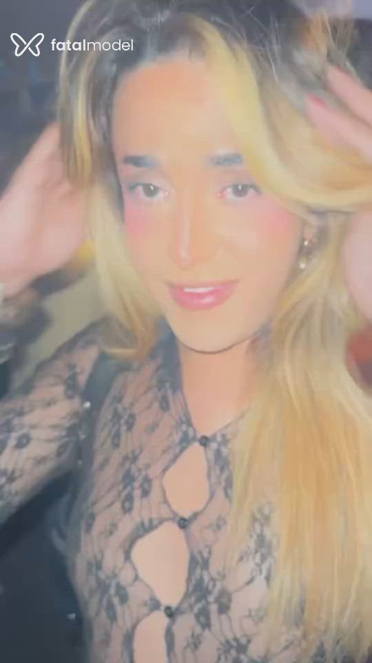 Acompanhante mulher trans com cabelo castanho de olhos castanhos - Valentina Acompanhante mulher trans com cabelo castanho de olhos castanhos - Valentina