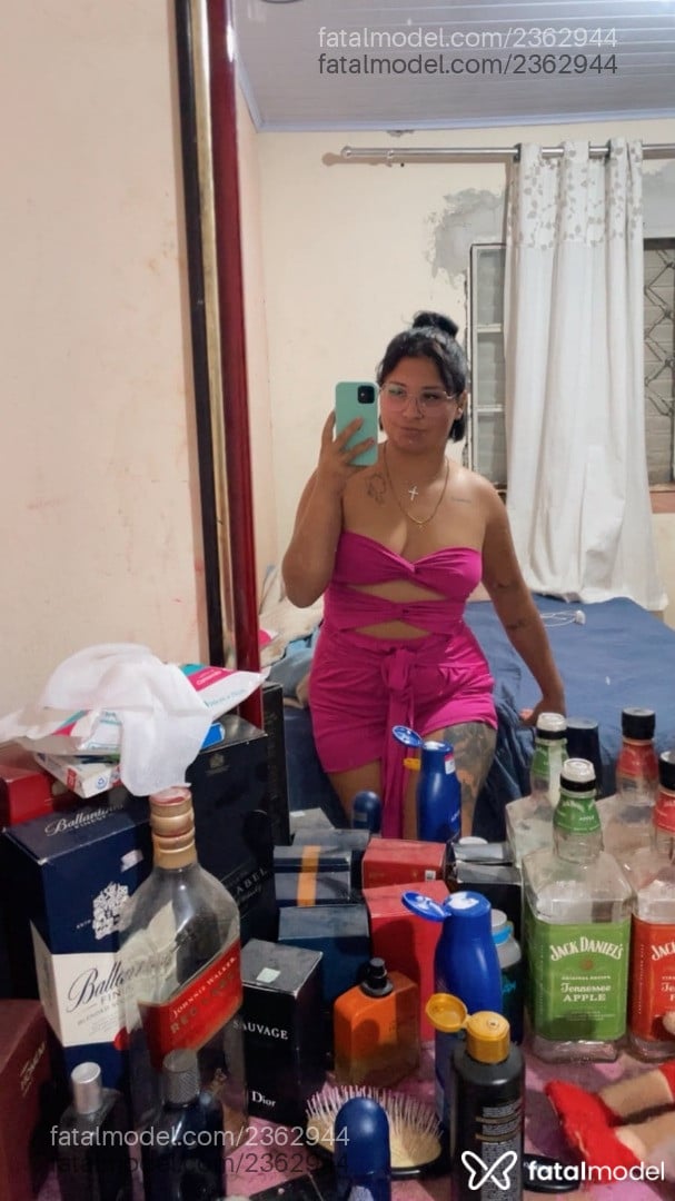 Acompanhante mulher morena (o) de olhos castanhos - Bruna