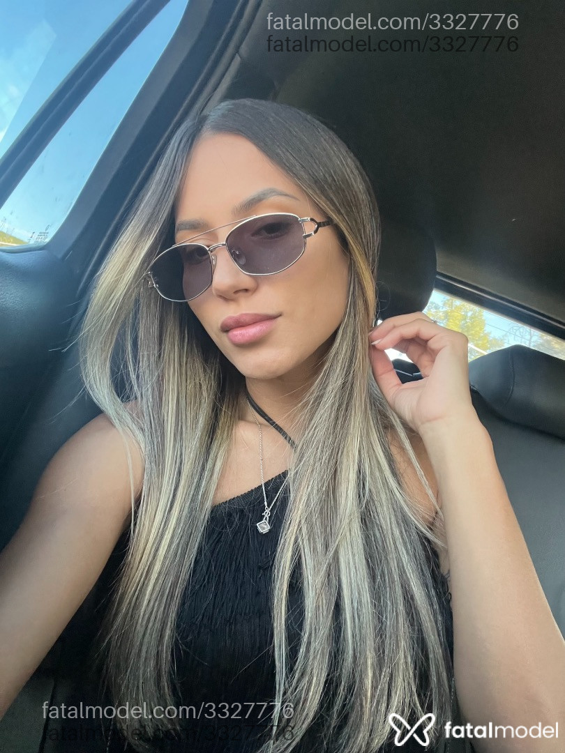 Acompanhante mulher loira (o) de olhos castanhos - Camilla