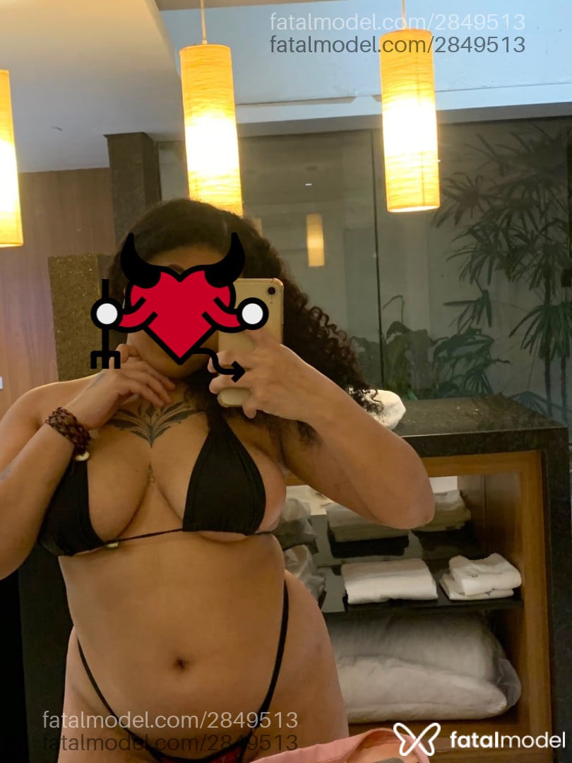 Acompanhante mulher morena (o) de olhos pretos - Bárbara