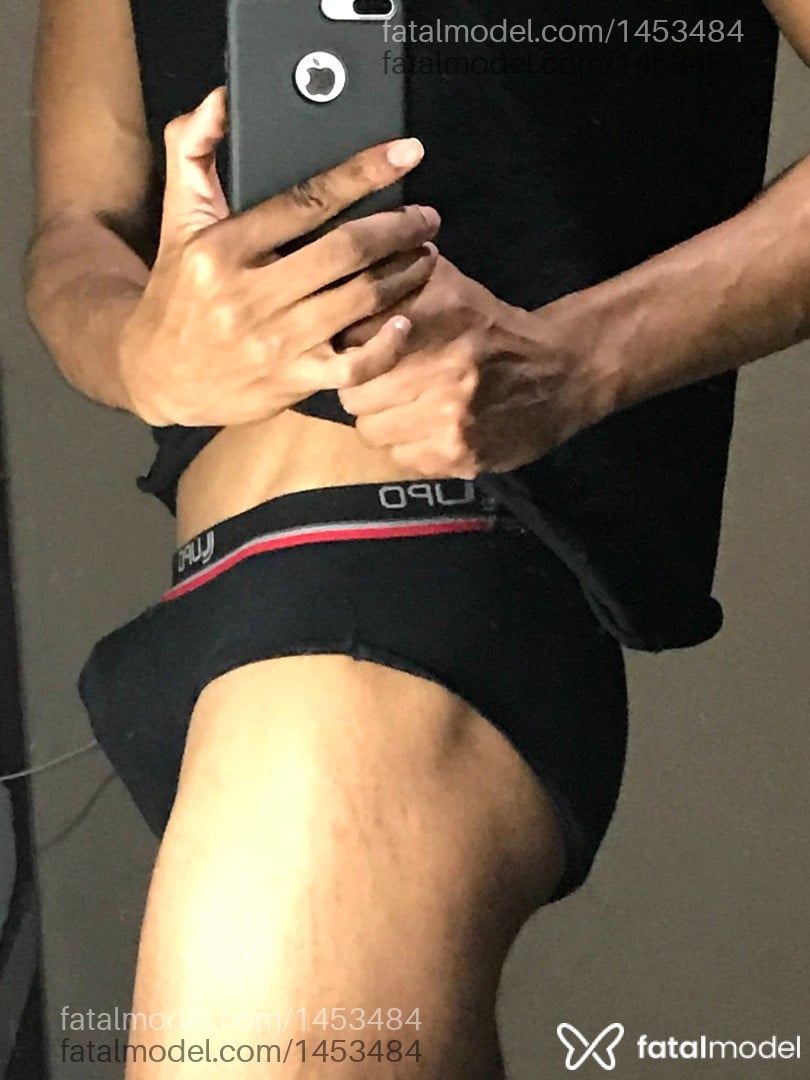 Acompanhante homem morena (o) de olhos pretos - Tweet